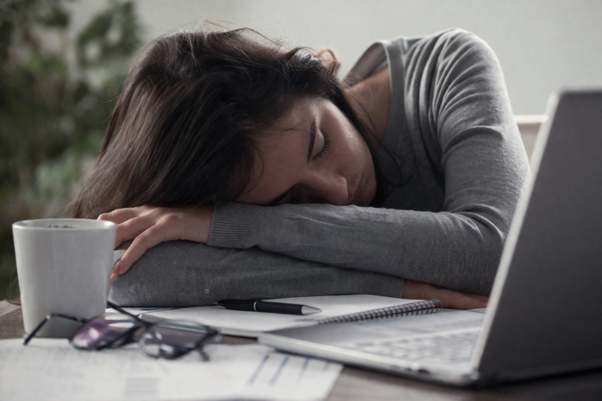 CFS: cos'è la sindrome da stanchezza cronica, sintomi, cause e diagnosi