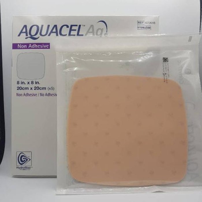 Aquacel Ag Foam non adesiva 20x20 cm - medicazione in schiuma con argento